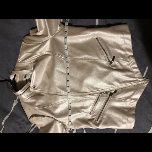 Jacket - Picture 6 of 8